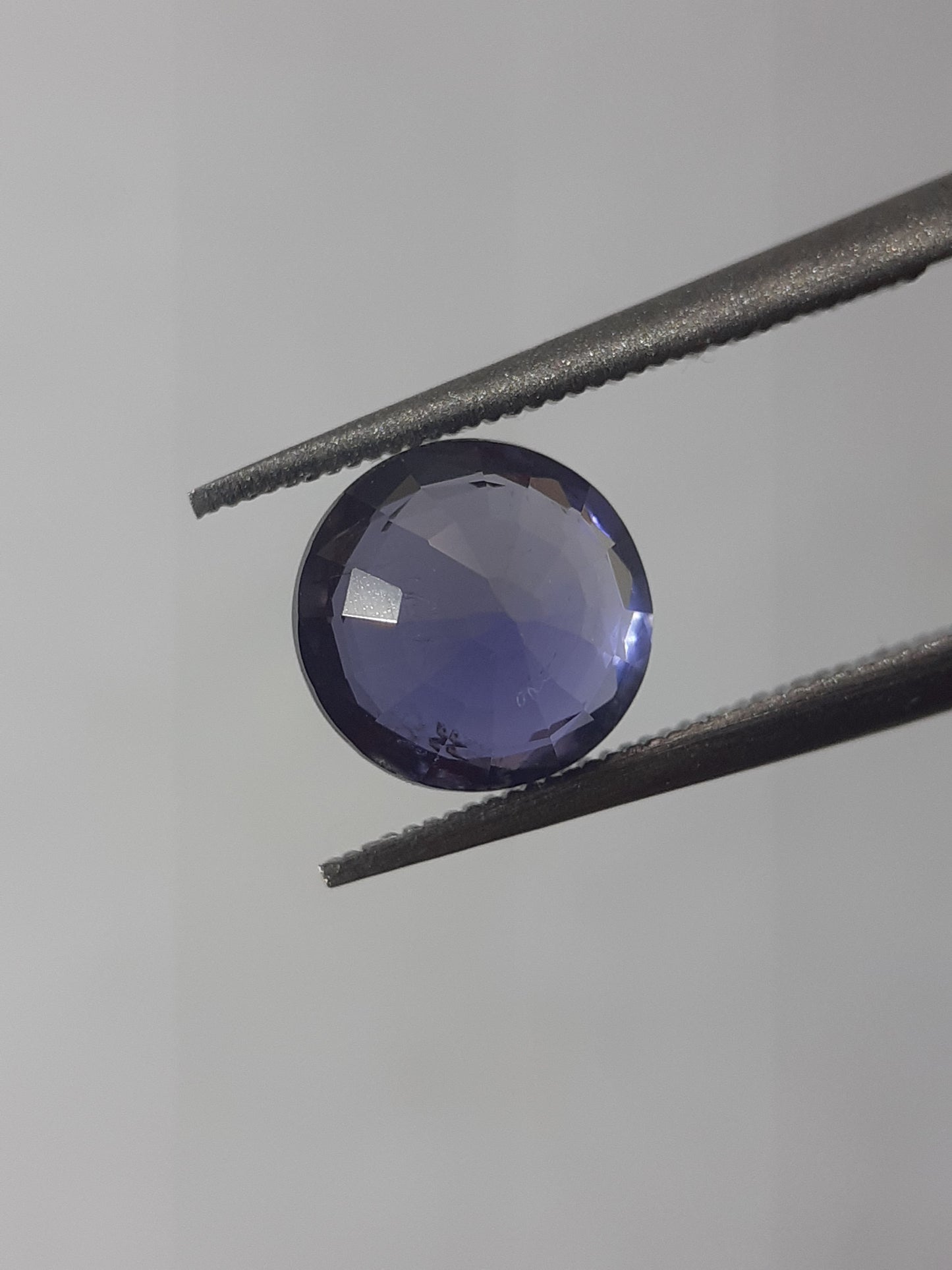 Natural Violet Bluet Iolite - 1.14 ct - round - unheated - certified by NGB - Natural Gems Belgium