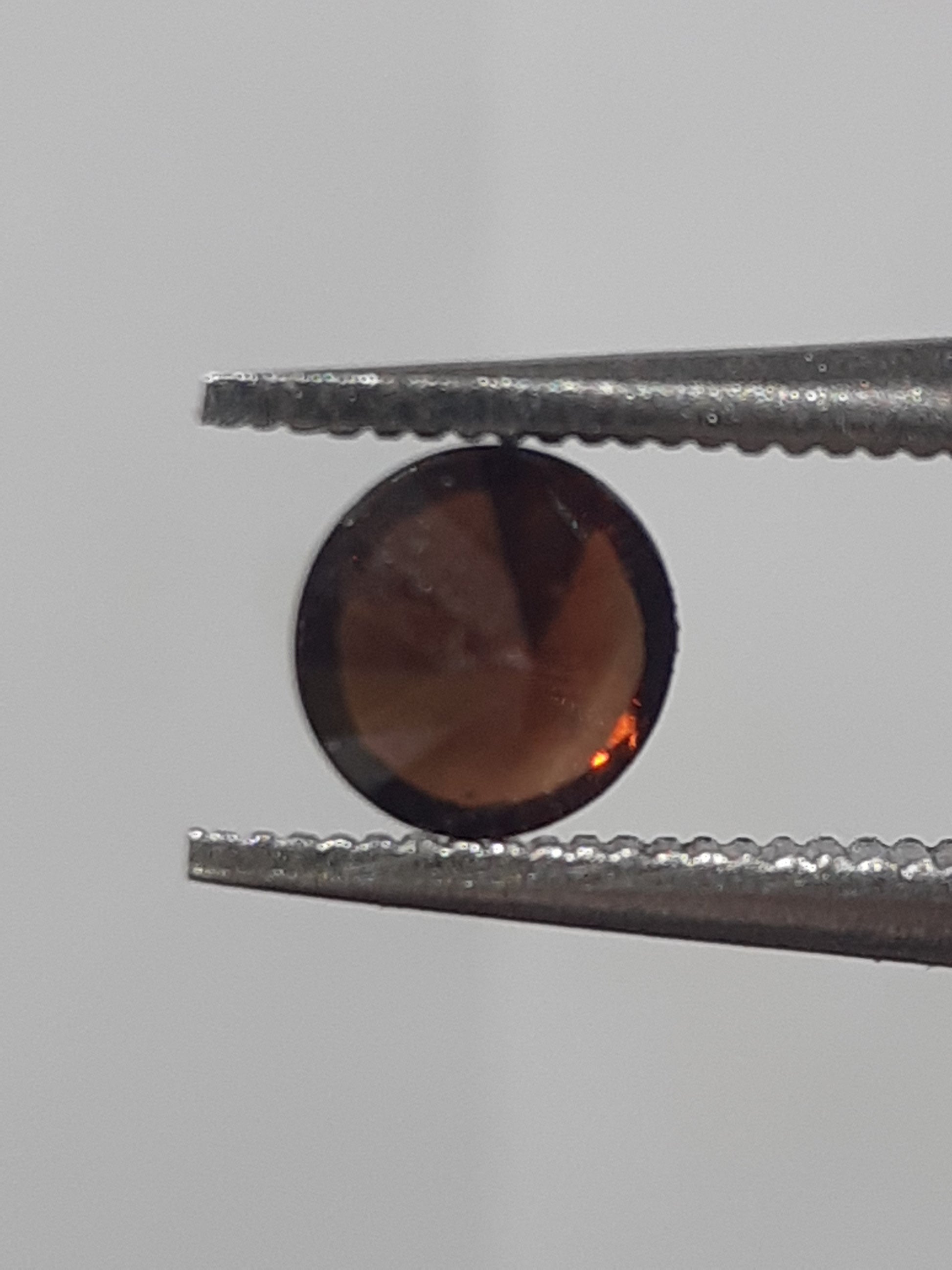 Natural orangy reddish brown zircon - 0.35 ct - round - unheated - certified by NGB - Natural Gems Belgium