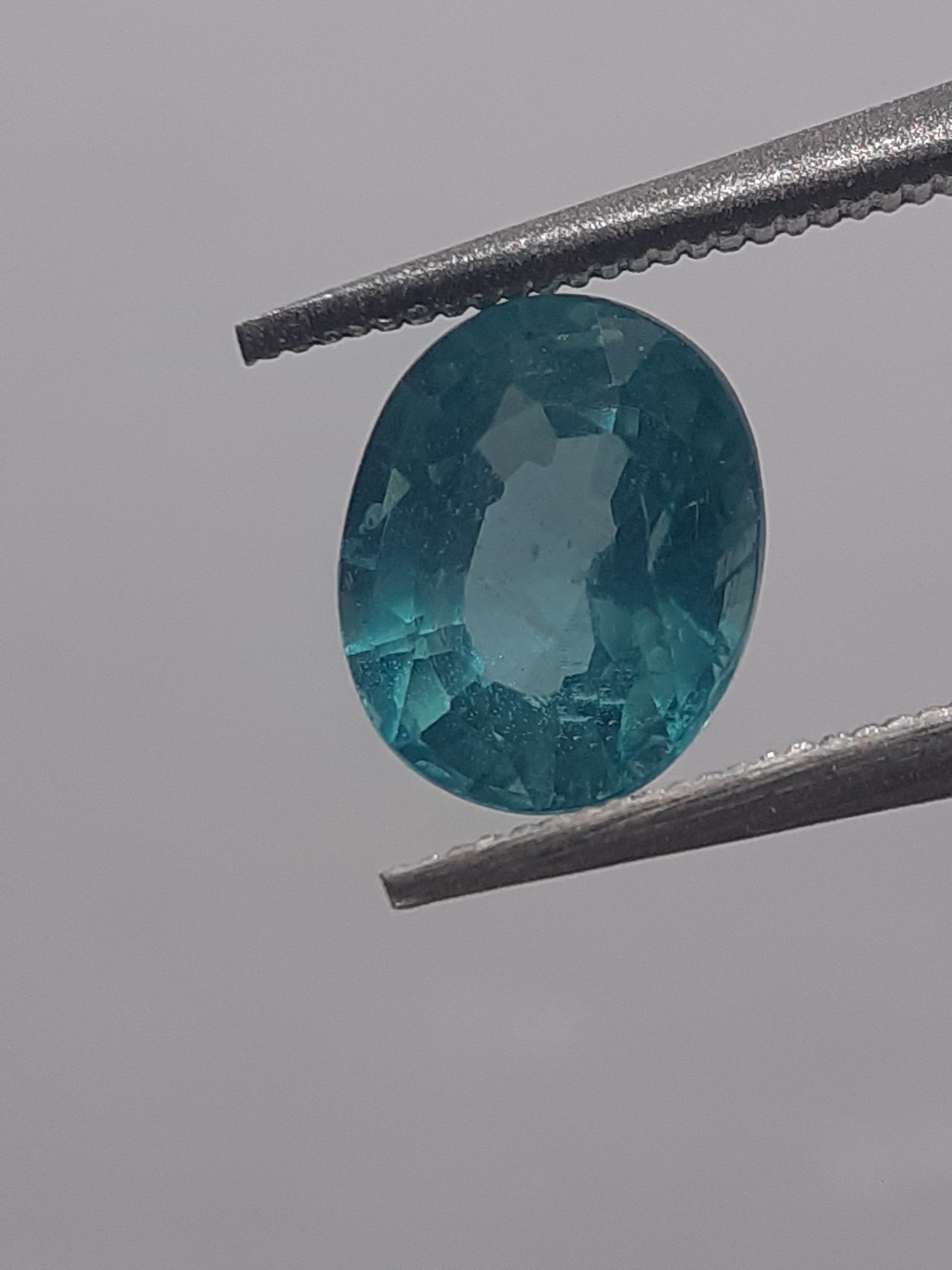 Natural blue Apatite - 1.06 ct - oval - heated - certified by NGB - Natural Gems Belgium