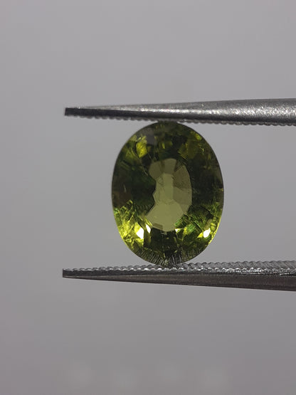 Natural Green Peridot - 1.83 ct - oval -unheated - certified by NGB - Natural Gems Belgium