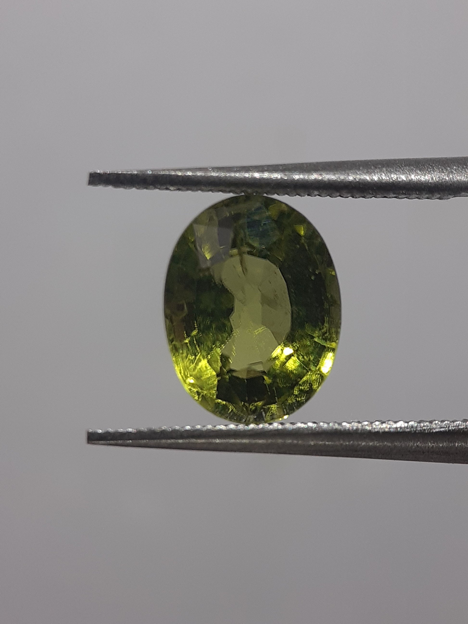 Natural Green Peridot - 1.83 ct - oval -unheated - certified by NGB - Natural Gems Belgium