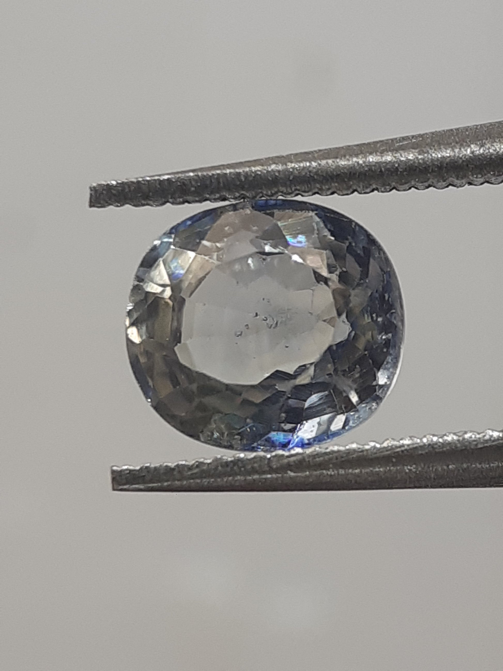 Natural light greenish blue sapphire - 1.00 ct - Oval - heated - certified by NGB - Natural Gems Belgium