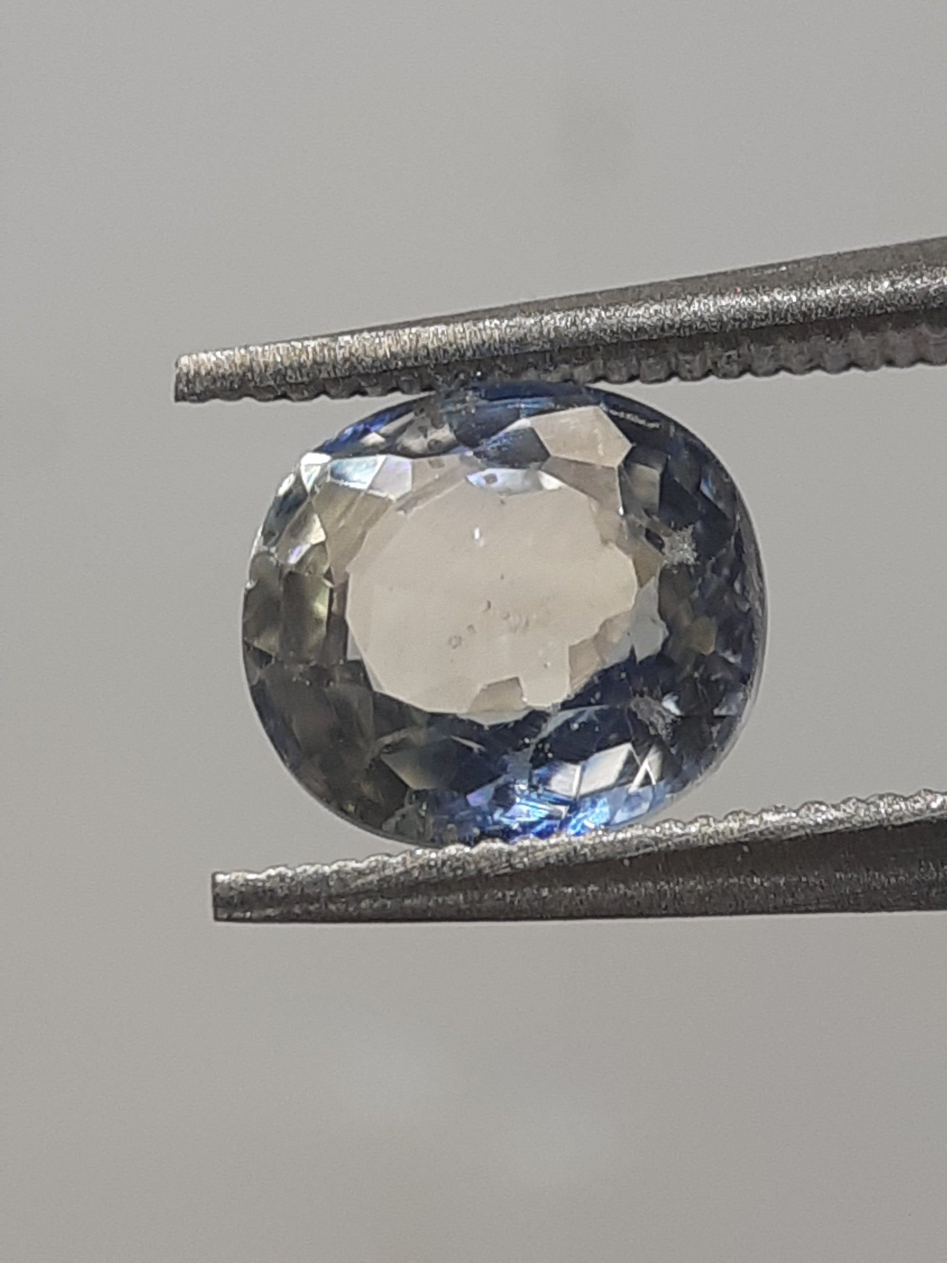 Natural light greenish blue sapphire - 1.00 ct - Oval - heated - certified by NGB - Natural Gems Belgium