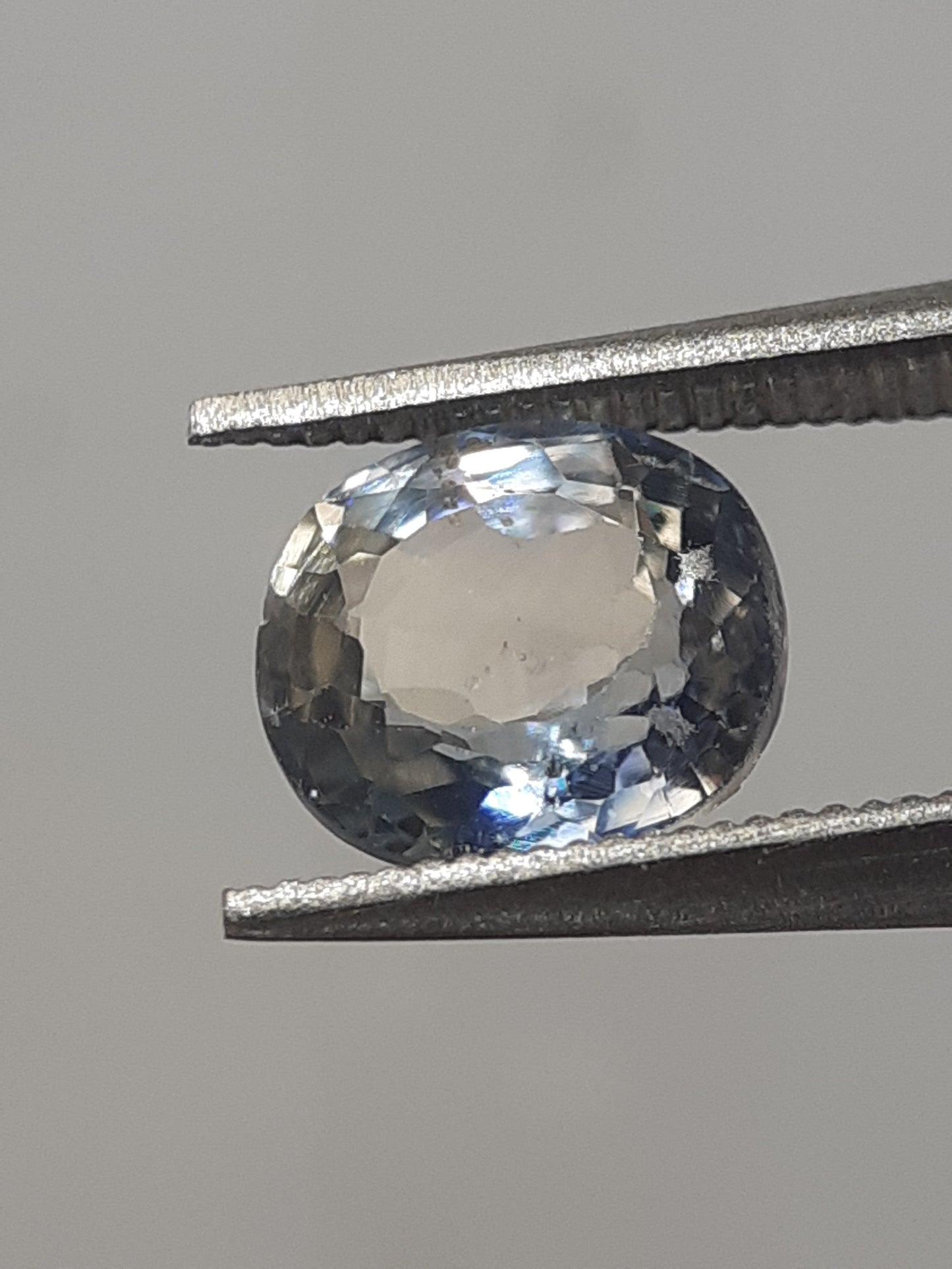 Natural light greenish blue sapphire - 1.00 ct - Oval - heated - certified by NGB - Natural Gems Belgium