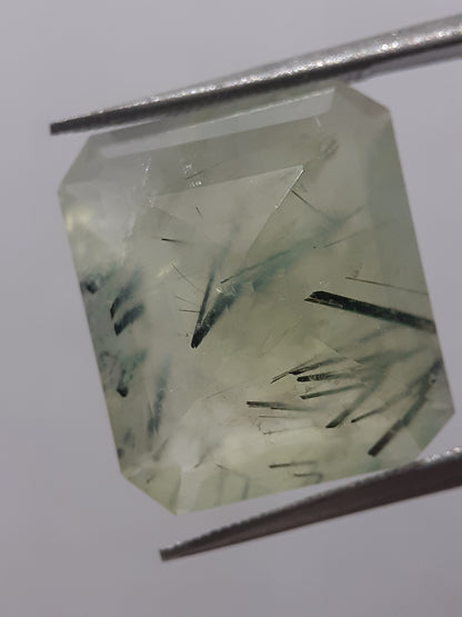 Natural yellowish green Prehnite - 11.38 ct - octagon - unheated - certified by NGB - Natural Gems Belgium