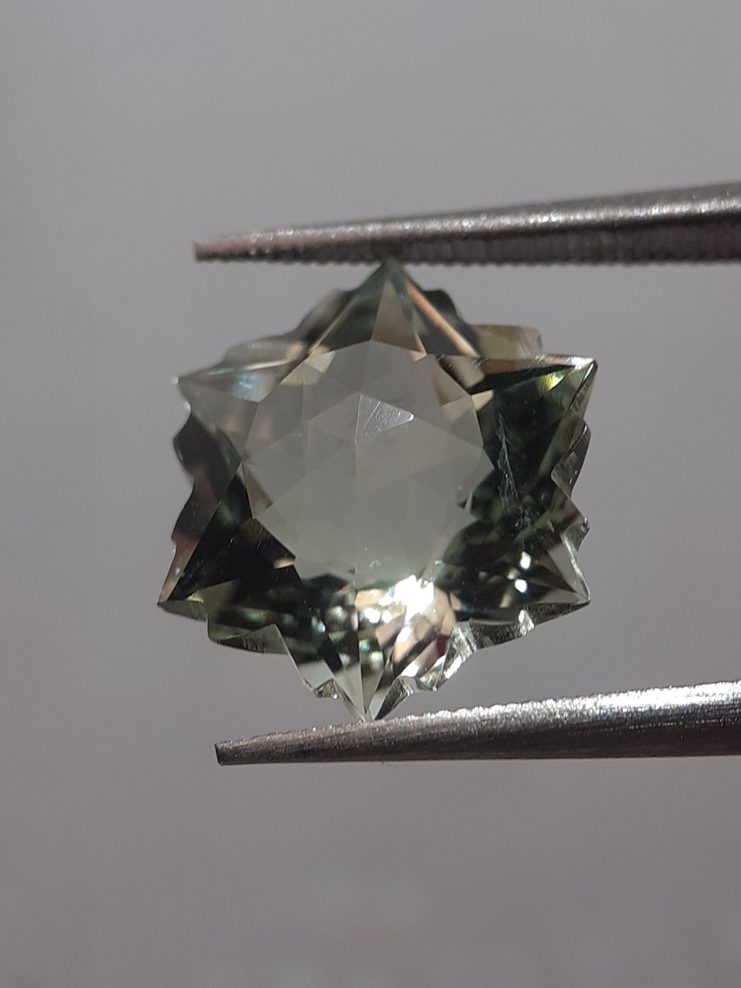 Natural green Amethyst - 4.39 ct - Hexagon - Snowflake - heated - certified by NGB - Natural Gems Belgium