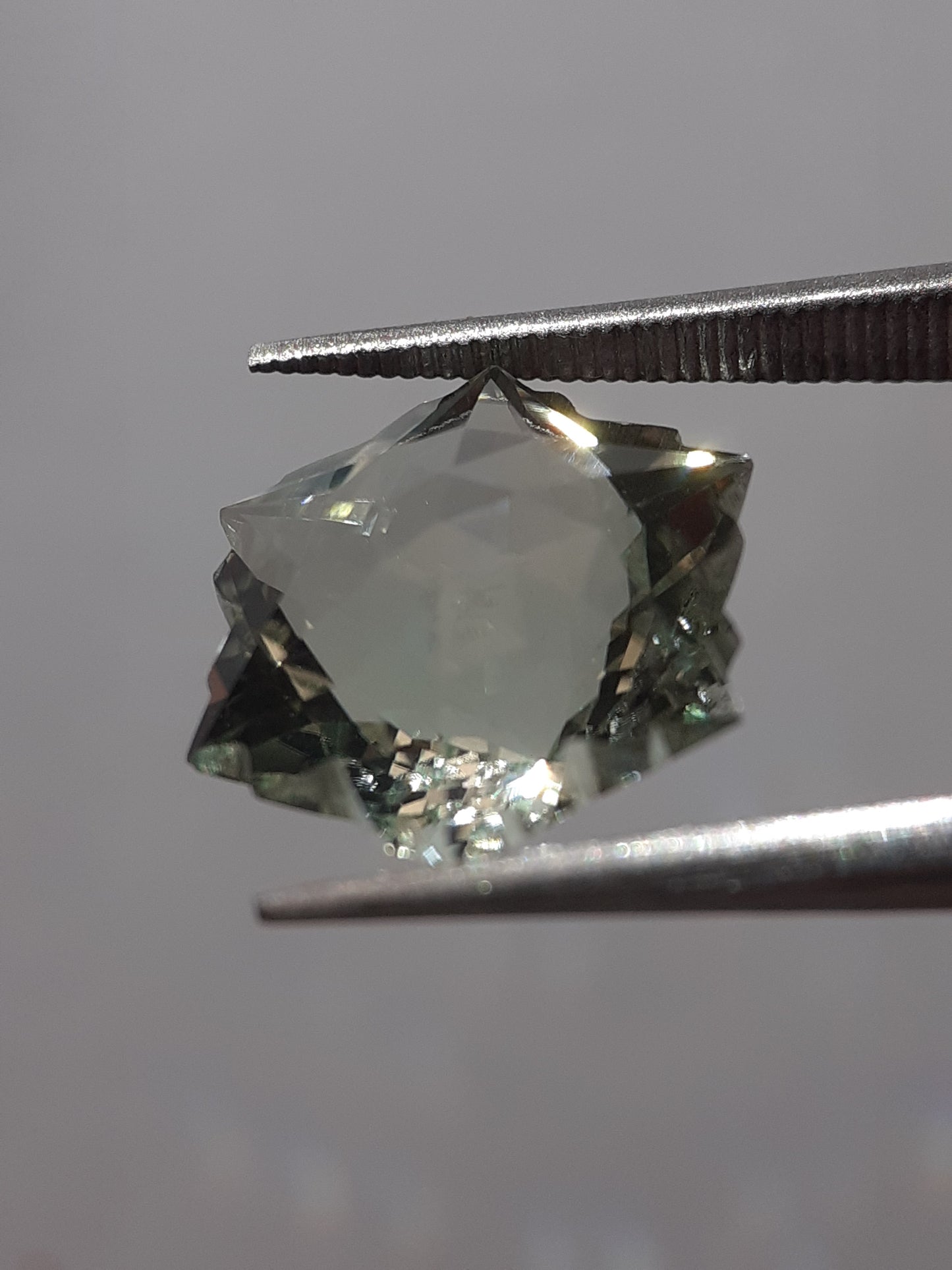 Natural green Amethyst - 4.39 ct - Hexagon - Snowflake - heated - certified by NGB - Natural Gems Belgium