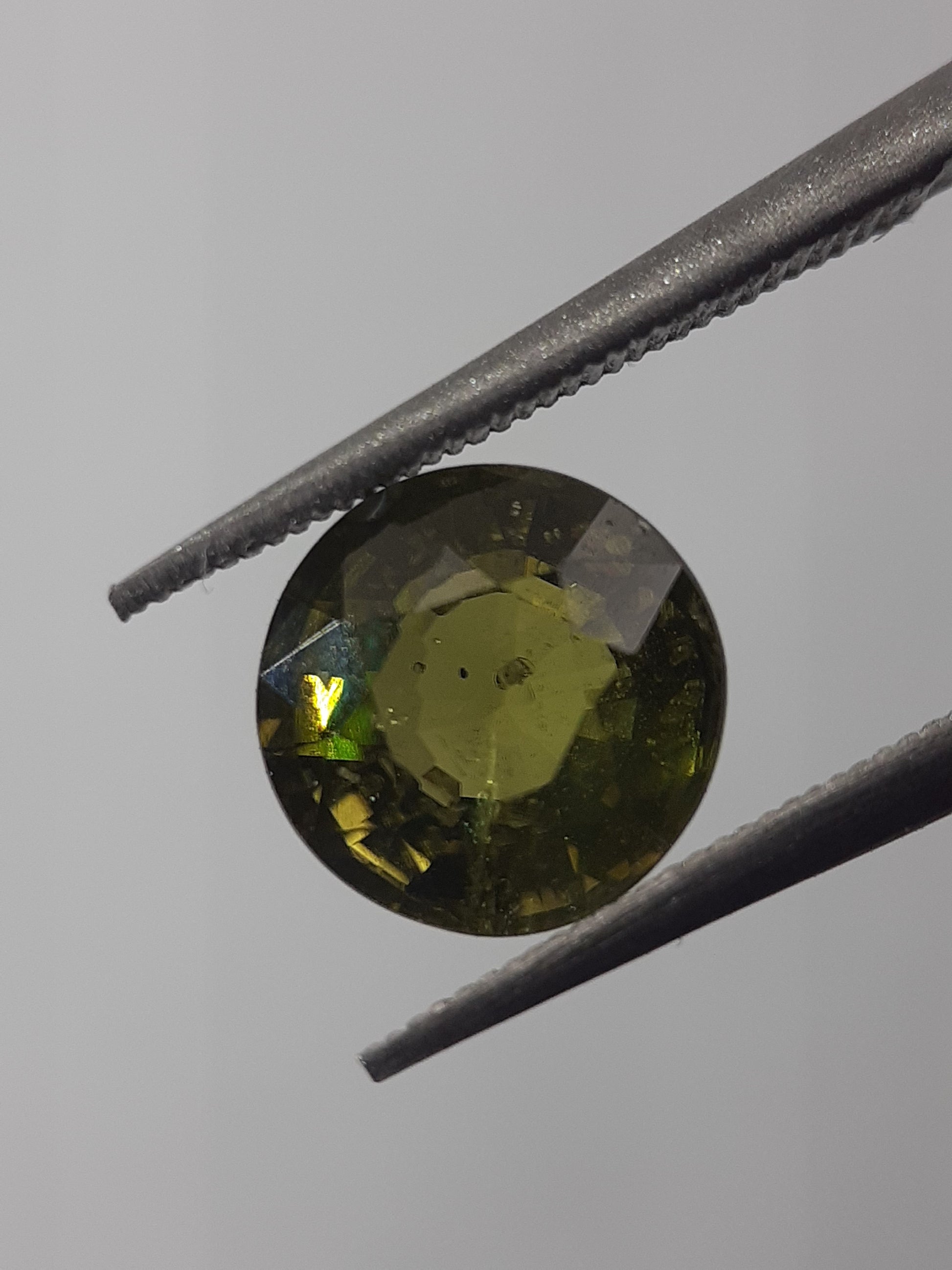 Natural Yellowish green Tourmaline - 1.82 ct - round - unheated - certified by NGB - Natural Gems Belgium