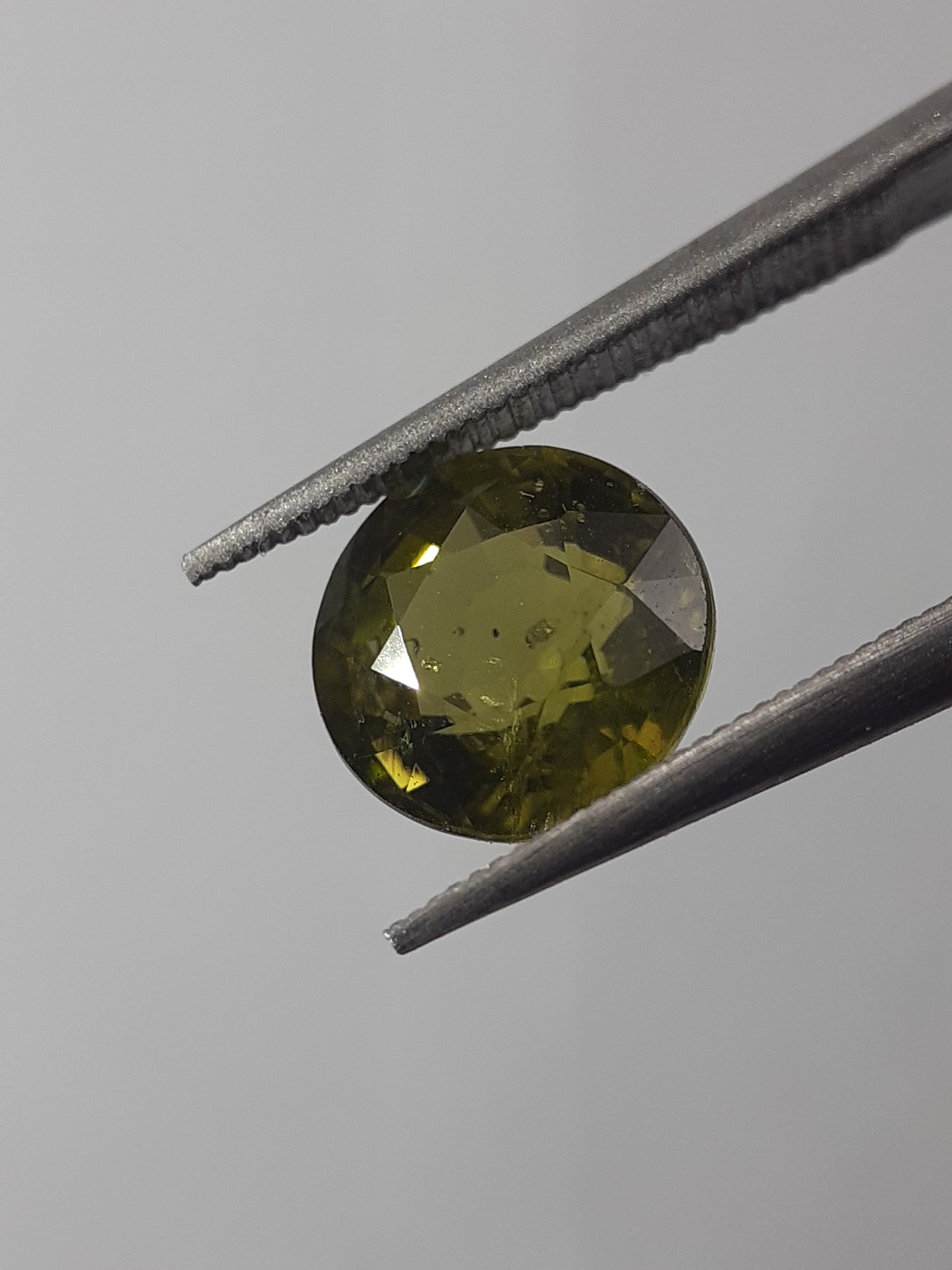 Natural Yellowish green Tourmaline - 1.82 ct - round - unheated - certified by NGB - Natural Gems Belgium