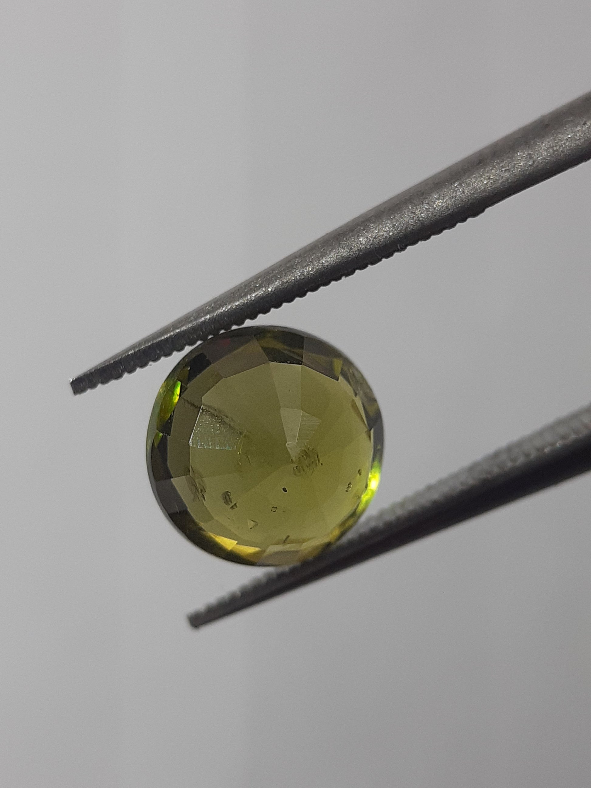 Natural Yellowish green Tourmaline - 1.82 ct - round - unheated - certified by NGB - Natural Gems Belgium