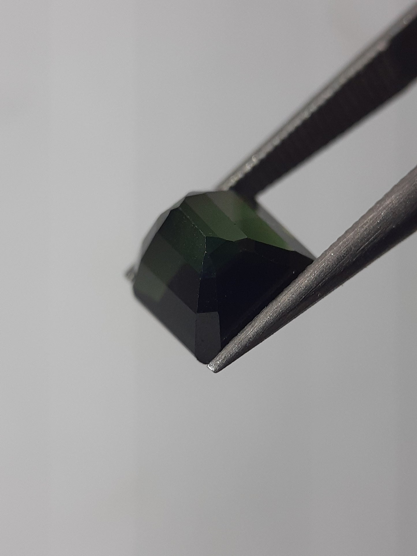 Natural Green Tourmaline - 1.76 ct - octagon - AAA grade - unheated - certified by NGB - Natural Gems Belgium