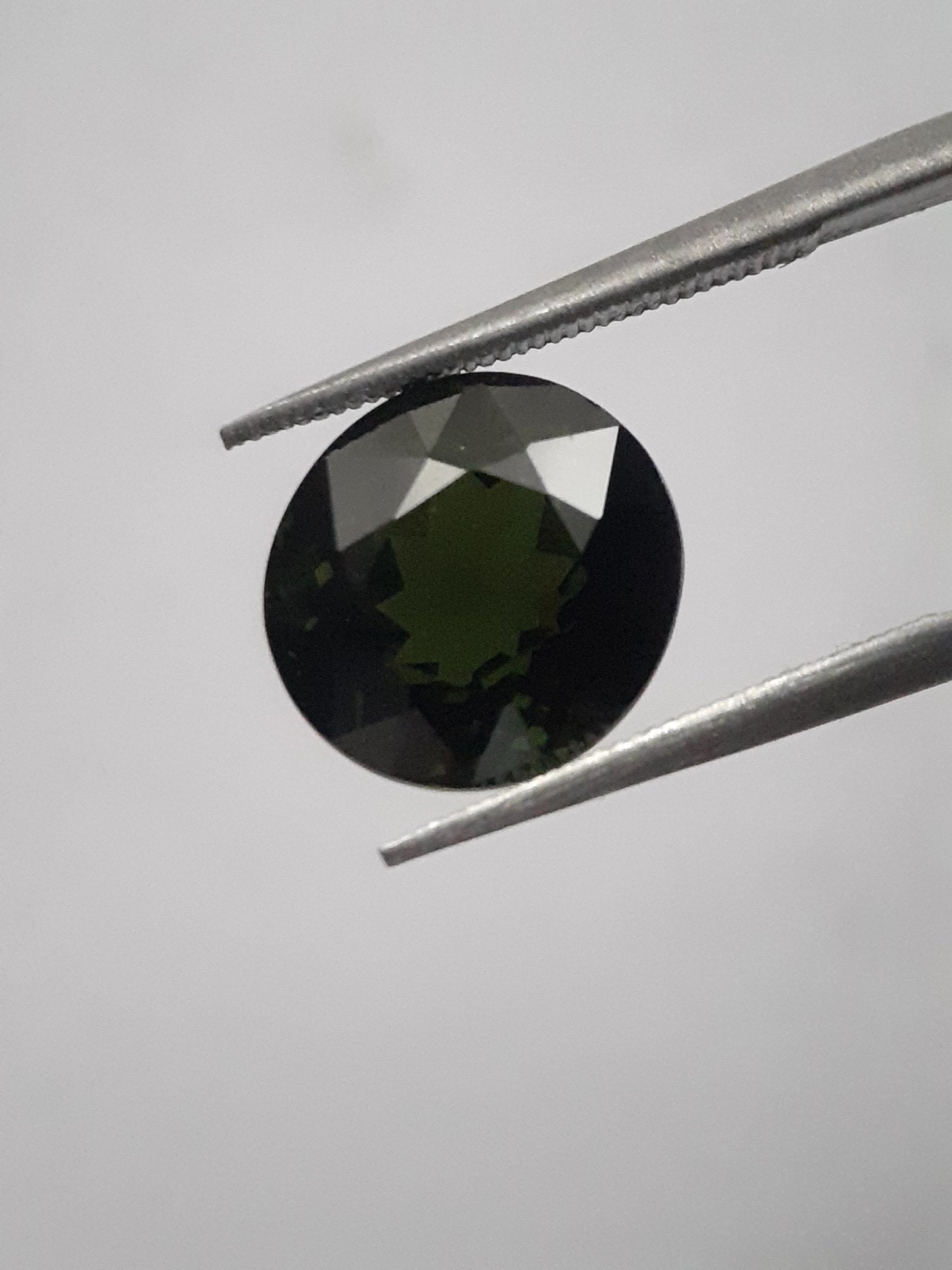 Natural Green Tourmaline - 4.14 ct - round - AAA grade - unheated - certified by NGB - Natural Gems Belgium