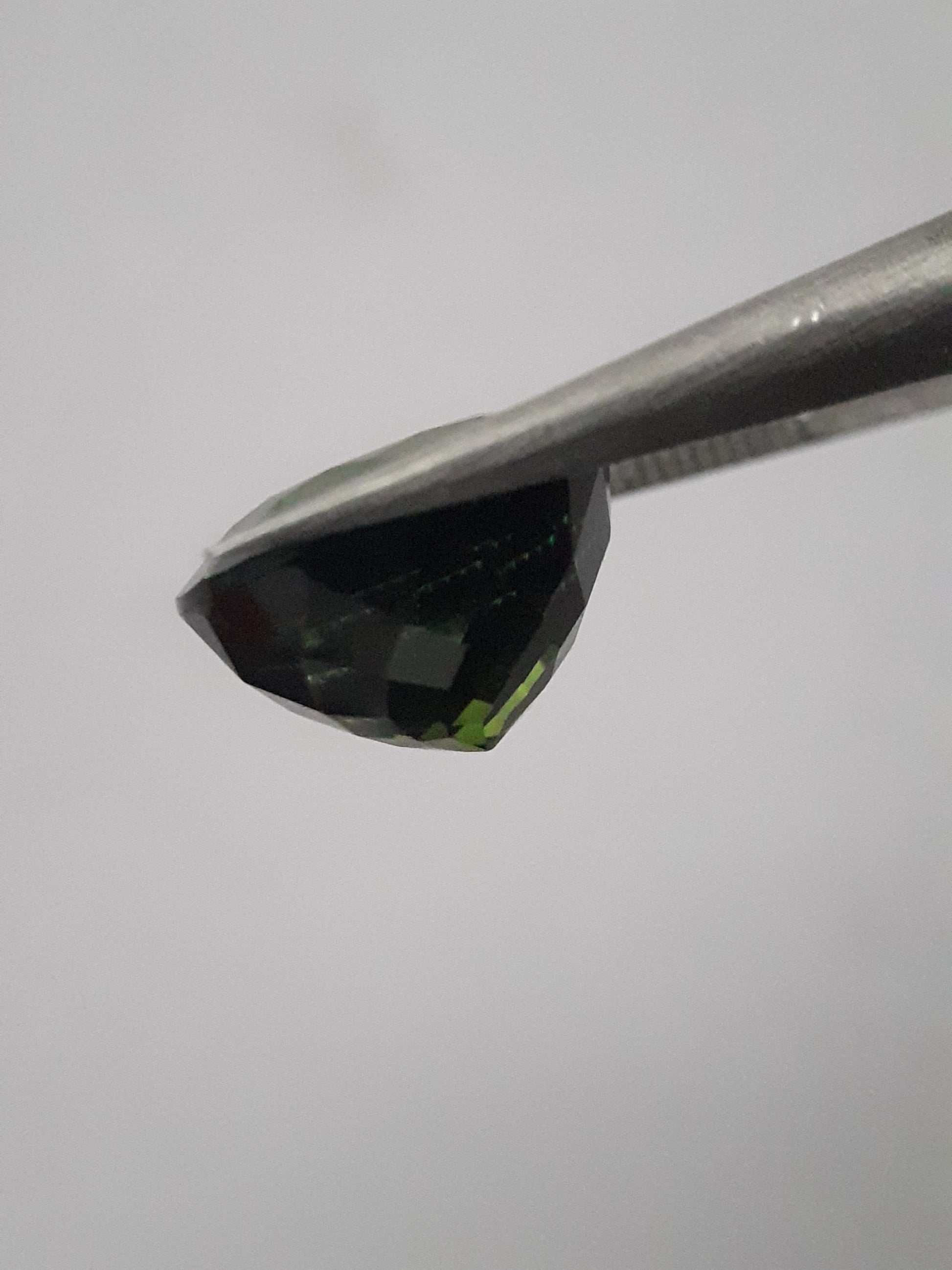 Natural Green Tourmaline - 4.14 ct - round - AAA grade - unheated - certified by NGB - Natural Gems Belgium