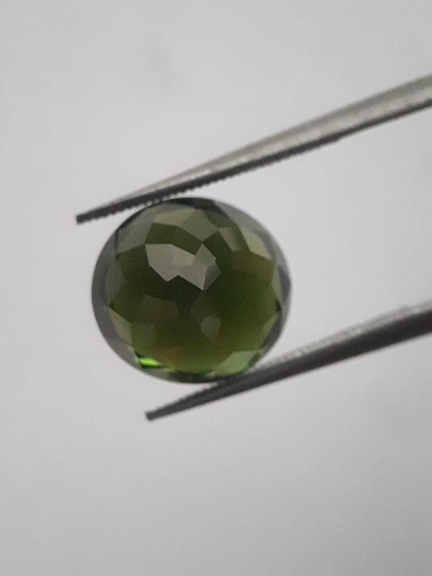 Natural Green Tourmaline - 4.14 ct - round - AAA grade - unheated - certified by NGB - Natural Gems Belgium