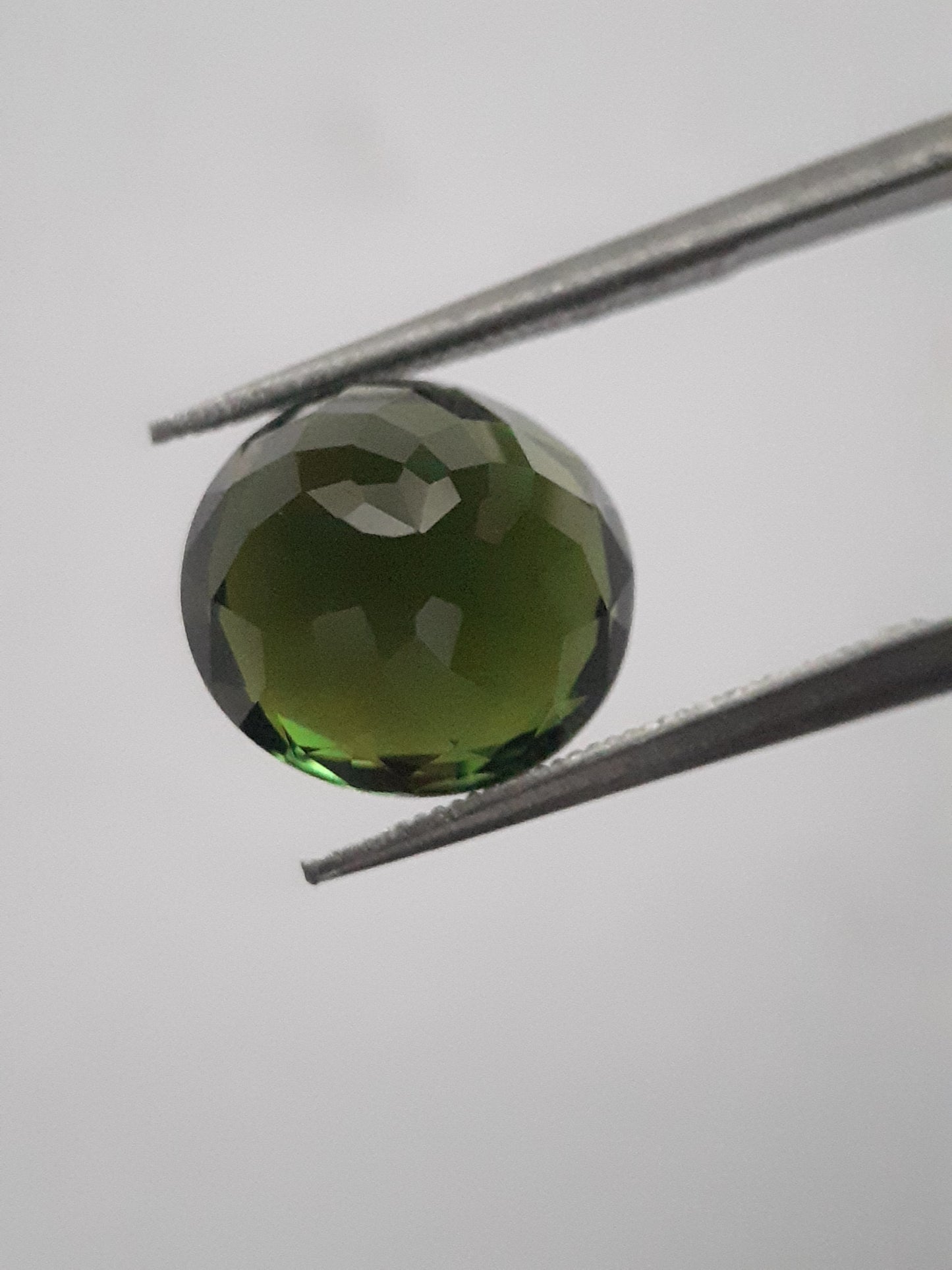 Natural Green Tourmaline - 4.14 ct - round - AAA grade - unheated - certified by NGB - Natural Gems Belgium