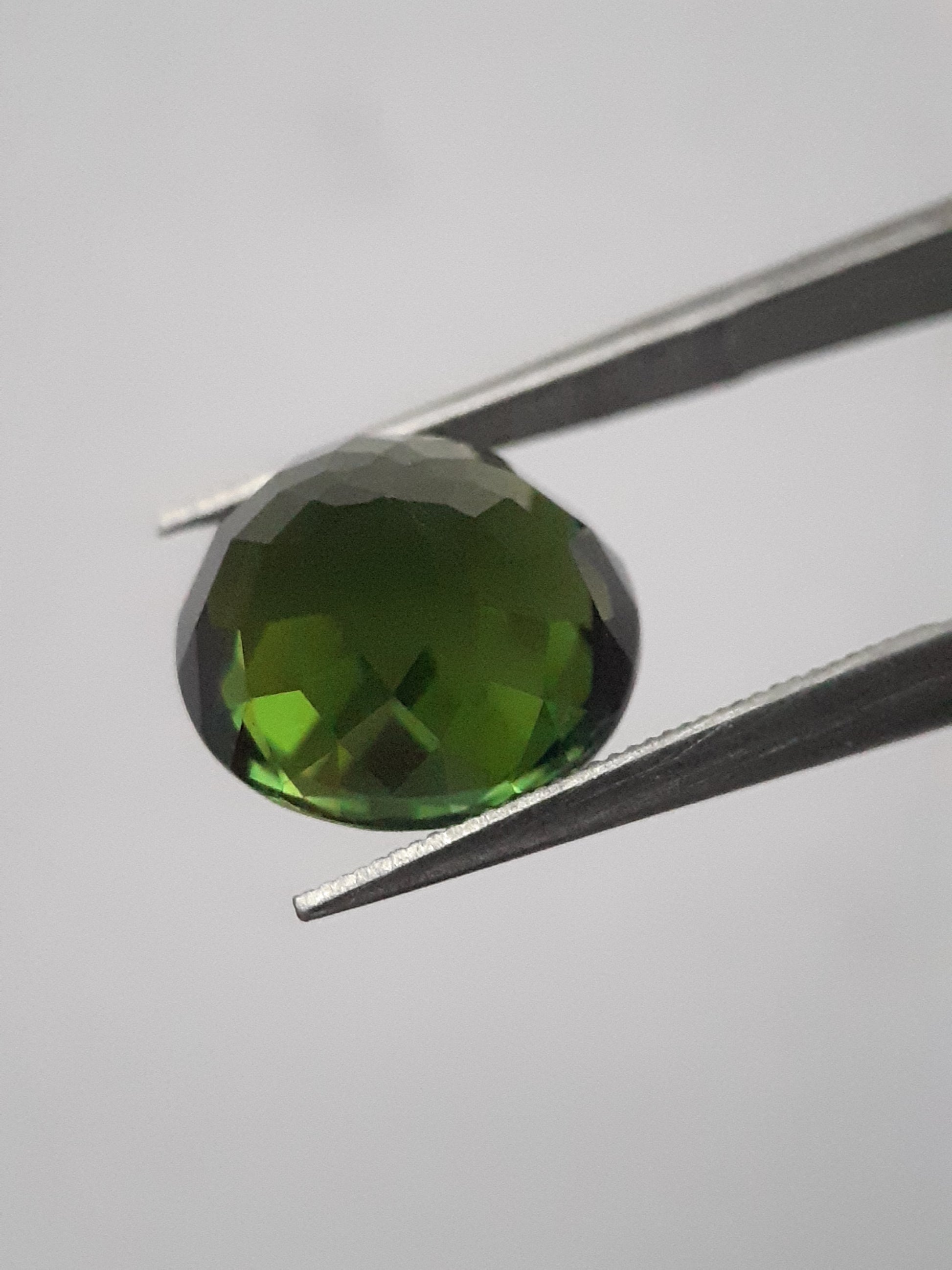 Natural Green Tourmaline - 4.14 ct - round - AAA grade - unheated - certified by NGB - Natural Gems Belgium