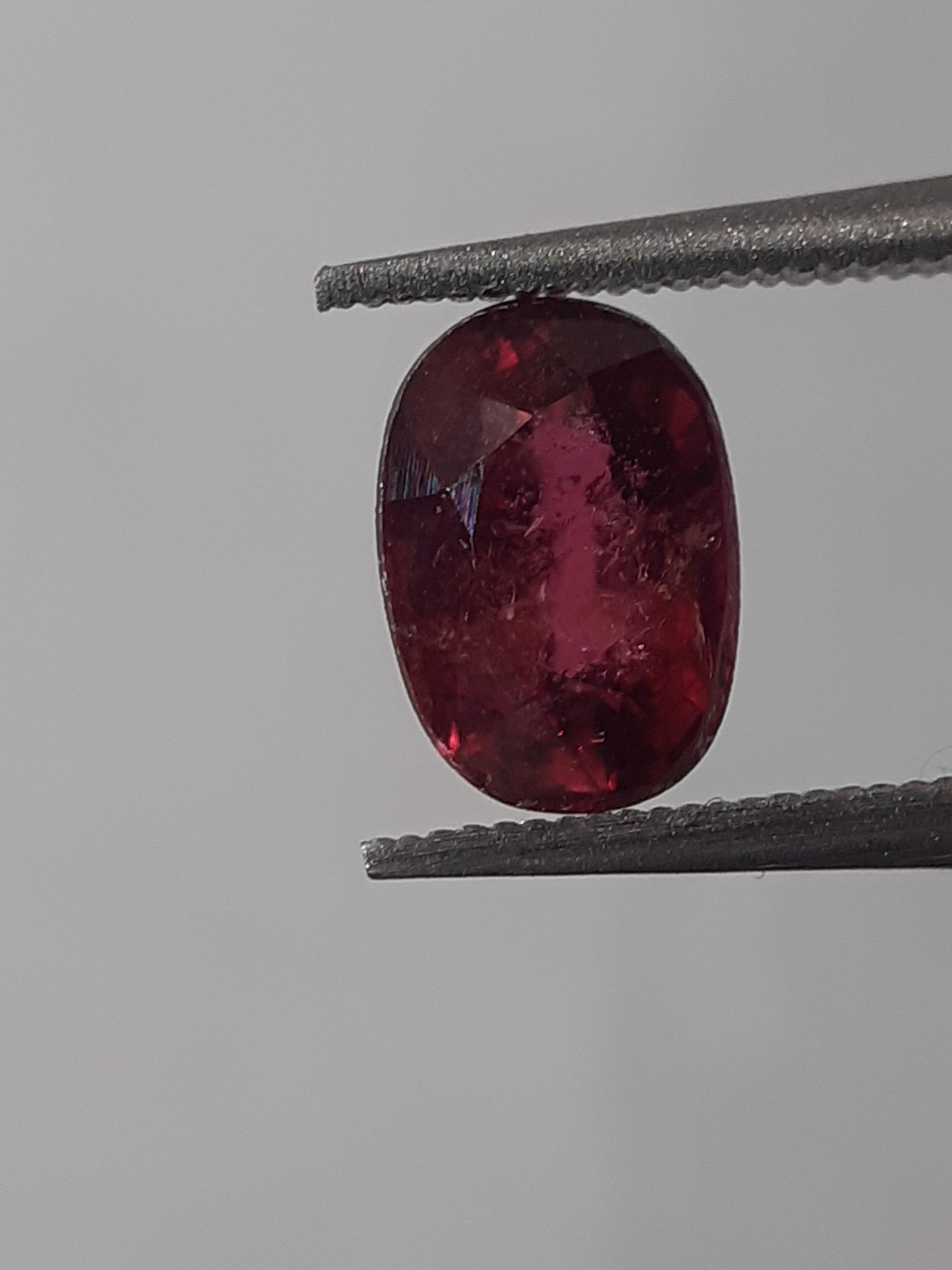 Natural Purplish pink Tourmaline - 0.84 ct - oval - unheated - certified by NGB - Natural Gems Belgium