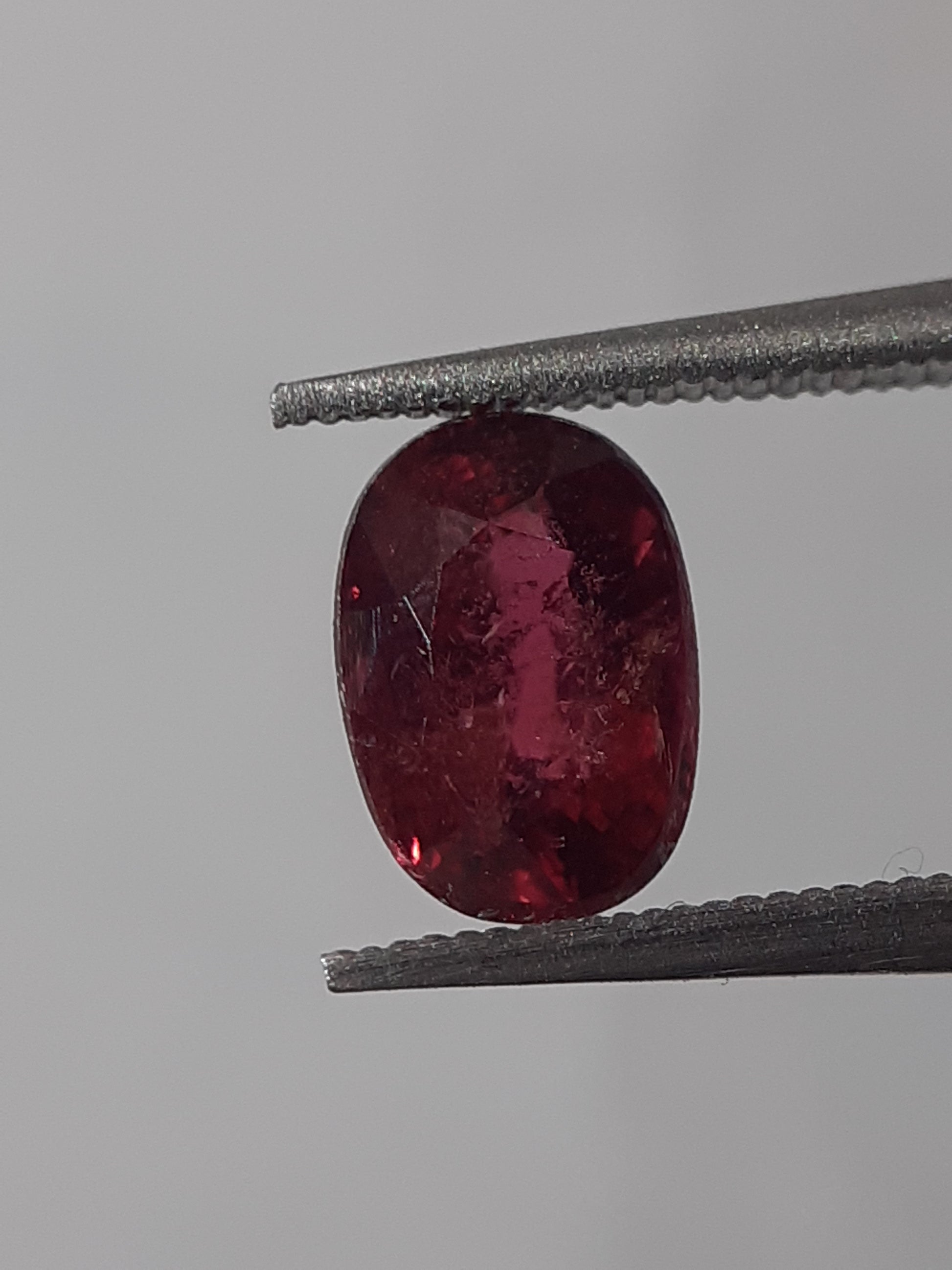 Natural Purplish pink Tourmaline - 0.84 ct - oval - unheated - certified by NGB - Natural Gems Belgium