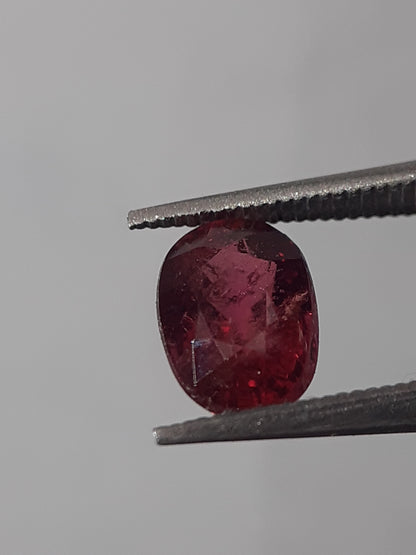 Natural Purplish pink Tourmaline - 0.84 ct - oval - unheated - certified by NGB - Natural Gems Belgium