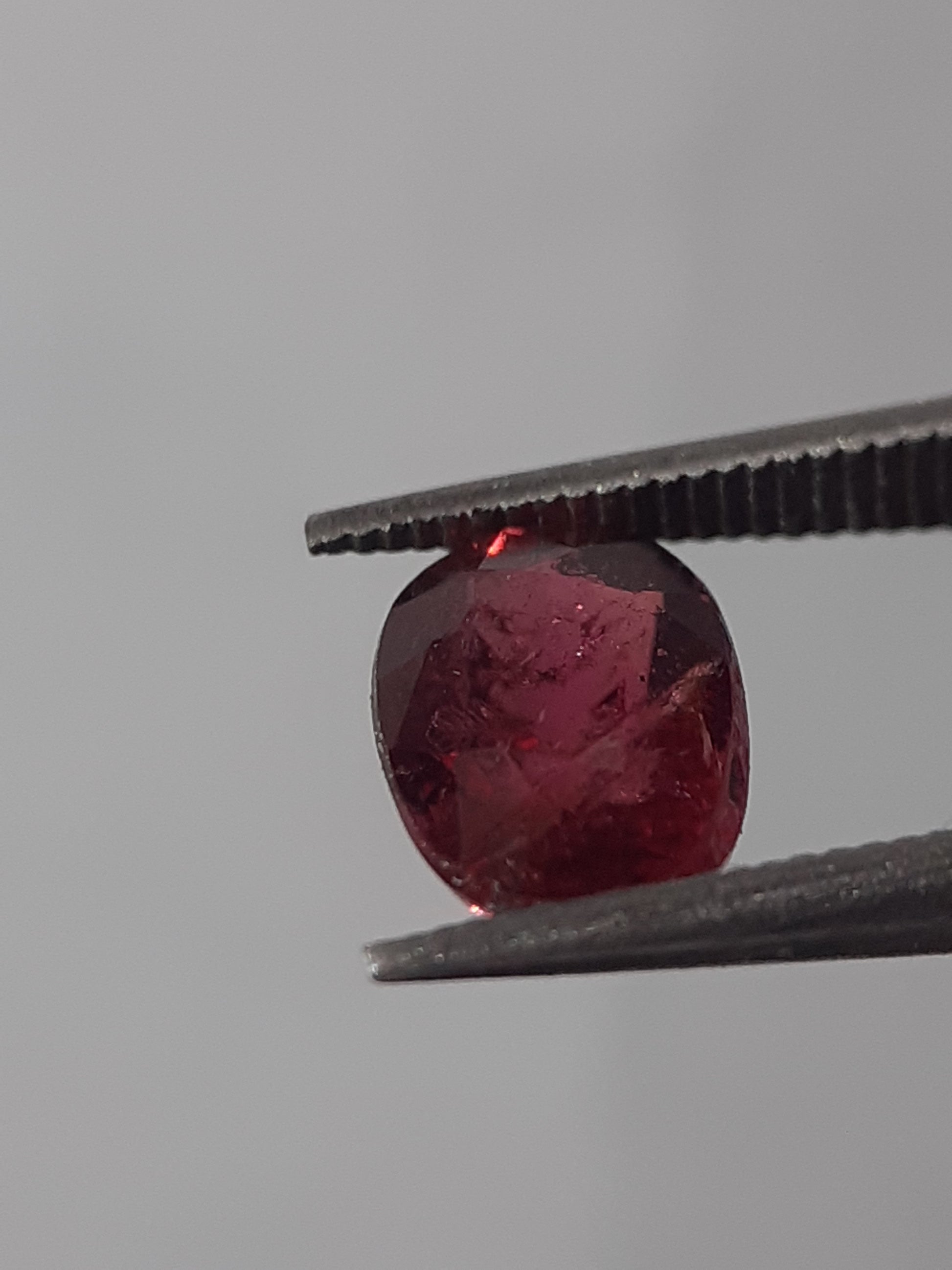 Natural Purplish pink Tourmaline - 0.84 ct - oval - unheated - certified by NGB - Natural Gems Belgium