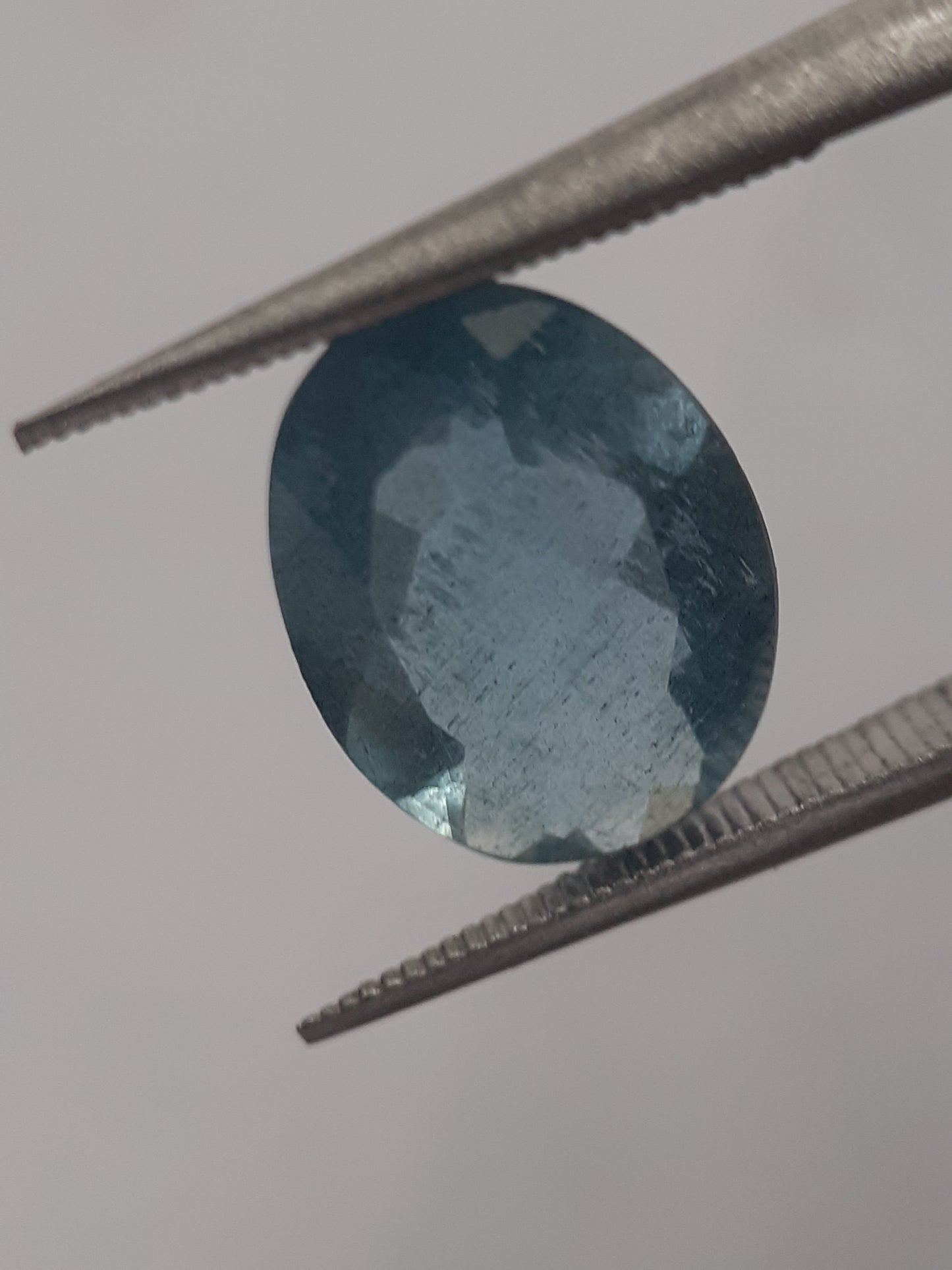 Natural greenish blue aquamarine - 2.46 ct - oval - unheated - certified by NGB - Natural Gems Belgium