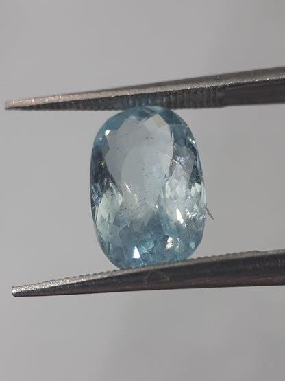 Natural light greenish blue aquamarine - 2.37 ct - oval - unheated - certified by NGB - Natural Gems Belgium