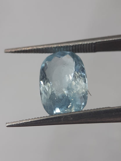 Natural light greenish blue aquamarine - 2.37 ct - oval - unheated - certified by NGB - Natural Gems Belgium