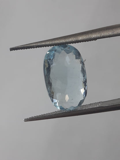 Natural light greenish blue aquamarine - 2.37 ct - oval - unheated - certified by NGB - Natural Gems Belgium