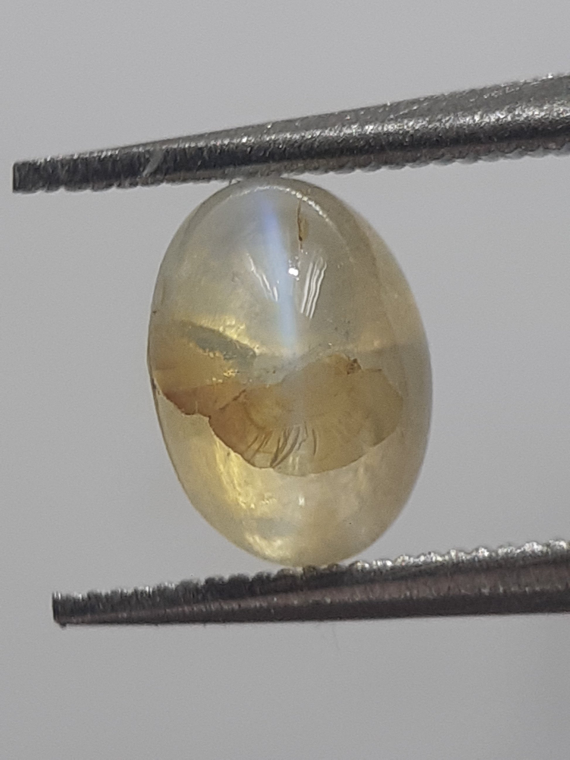 Natural bicolor chatoyance Chrysoberyl - 0.94 ct - oval - extremely rare - certified by NGB - Natural Gems Belgium