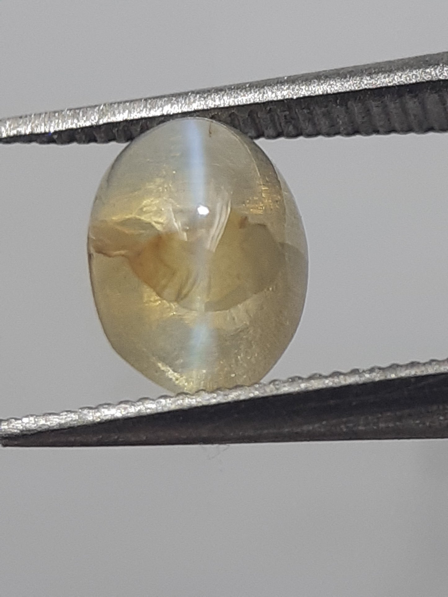 Natural bicolor chatoyance Chrysoberyl - 0.94 ct - oval - extremely rare - certified by NGB - Natural Gems Belgium