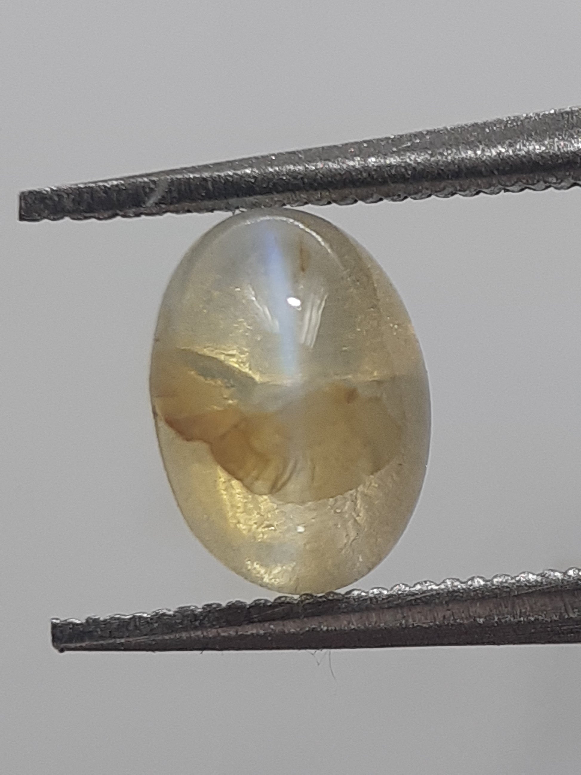 Natural bicolor chatoyance Chrysoberyl - 0.94 ct - oval - extremely rare - certified by NGB - Natural Gems Belgium