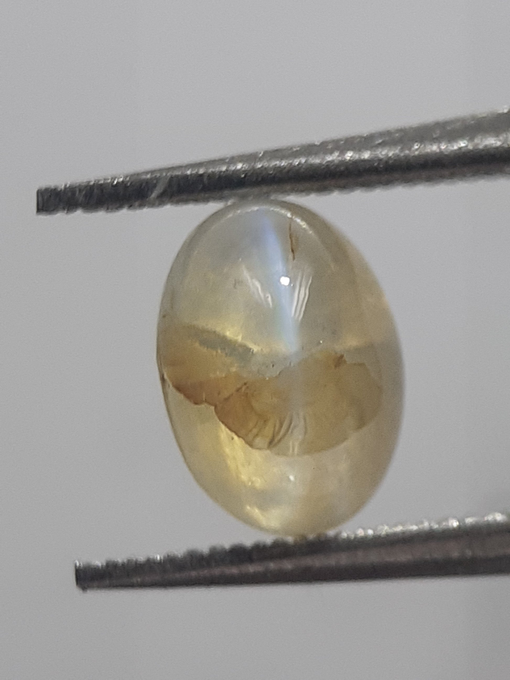 Natural bicolor chatoyance Chrysoberyl - 0.94 ct - oval - extremely rare - certified by NGB - Natural Gems Belgium