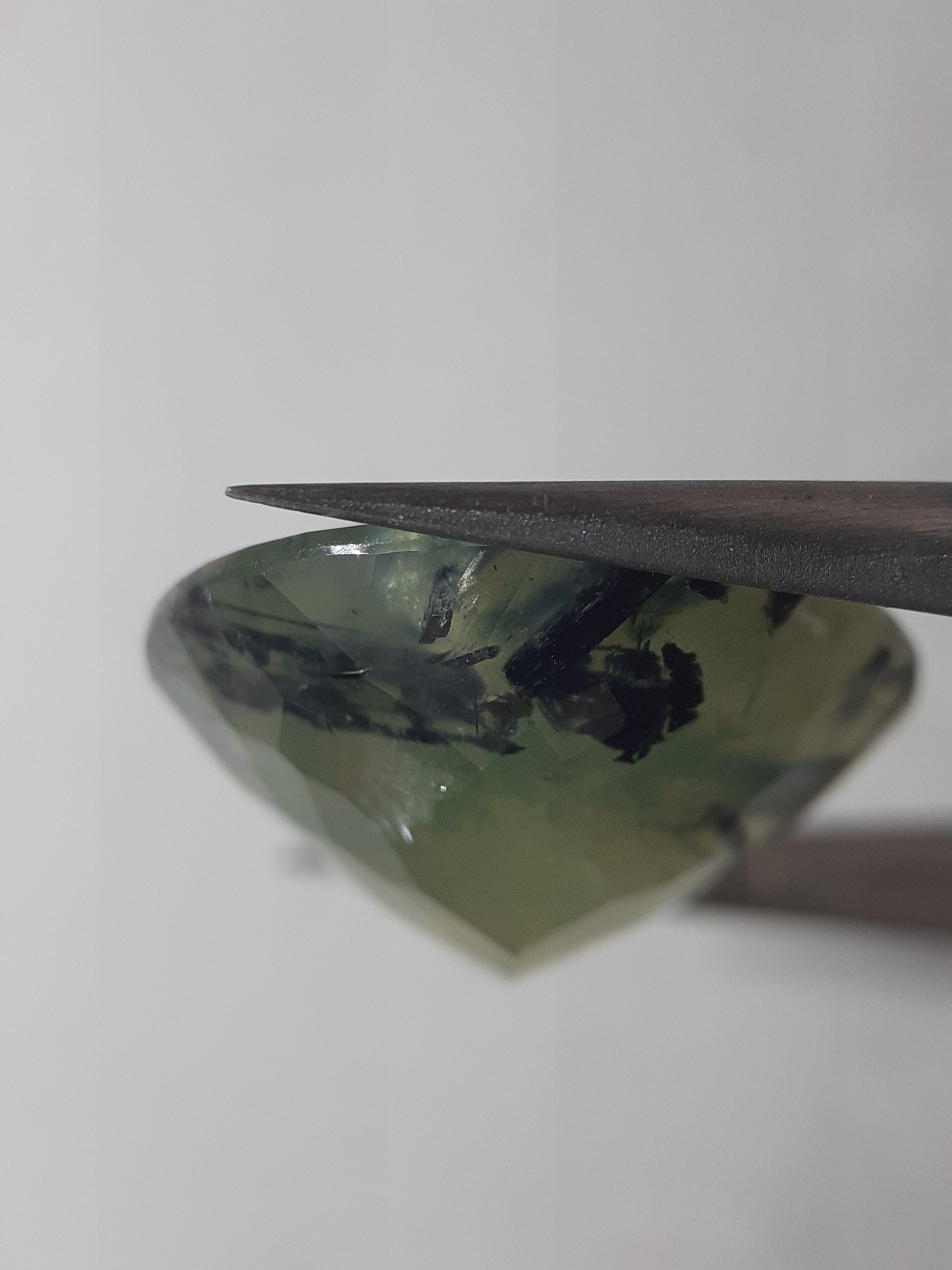 Natural yellowish green Prehnite - 26.86 ct - pear - unheated - certified by NGB - Natural Gems Belgium