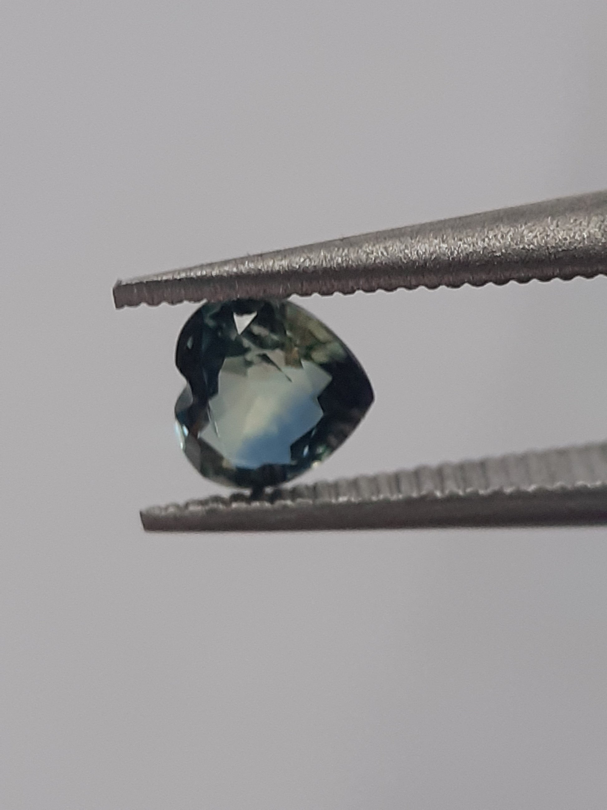 Natural bluish green sapphire - 0.28 ct - Heart - unheated - certified by NGB - Natural Gems Belgium