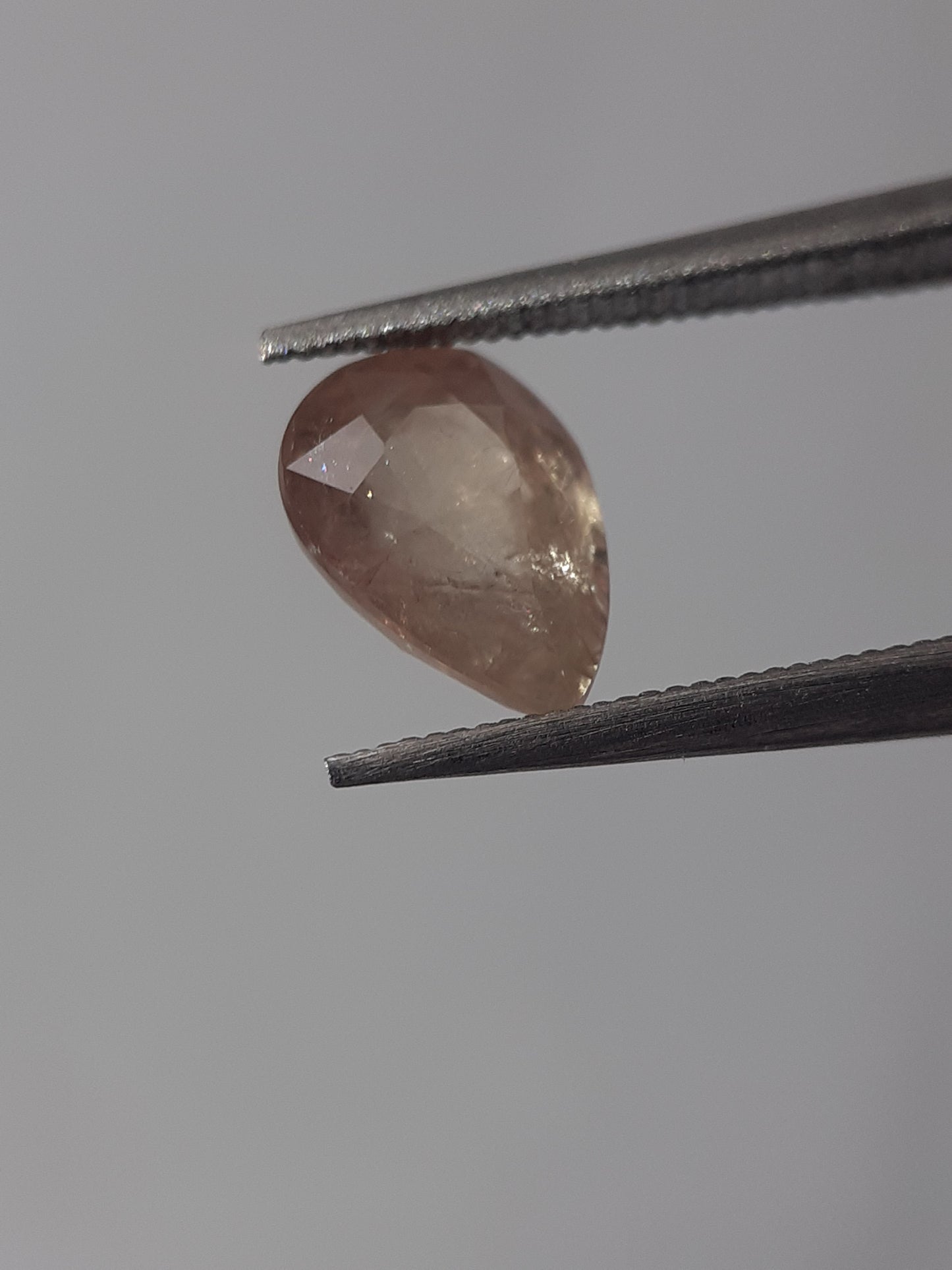 Natural pinkish yellow sapphire - 1.13 ct - pear - heated - certified by NGB - Natural Gems Belgium