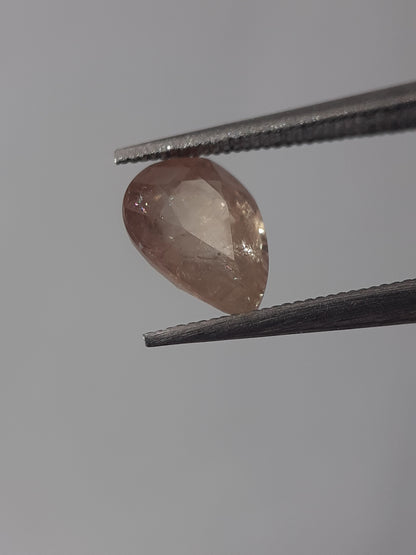 Natural pinkish yellow sapphire - 1.13 ct - pear - heated - certified by NGB - Natural Gems Belgium