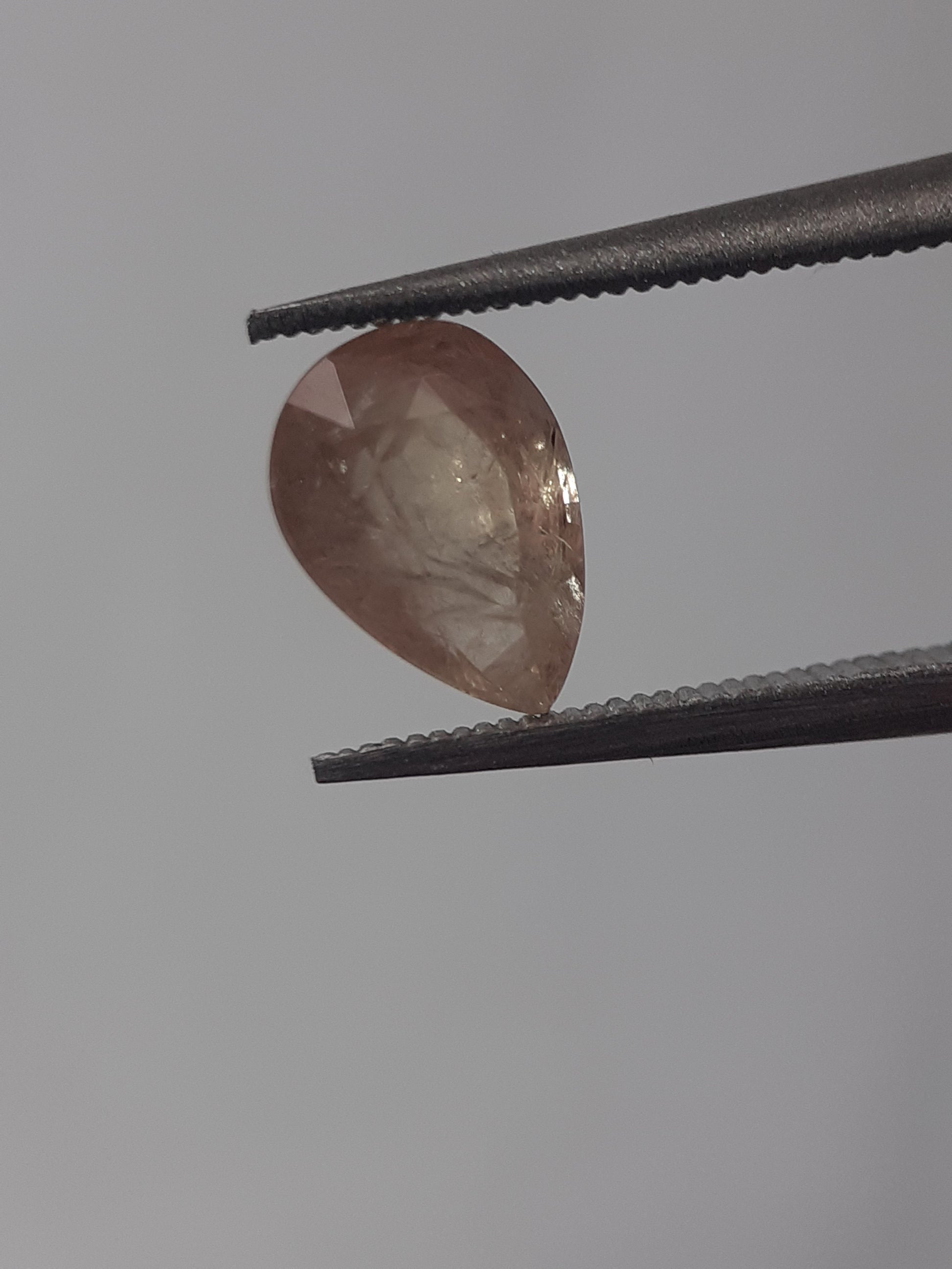 Natural pinkish yellow sapphire - 1.13 ct - pear - heated - certified by NGB - Natural Gems Belgium