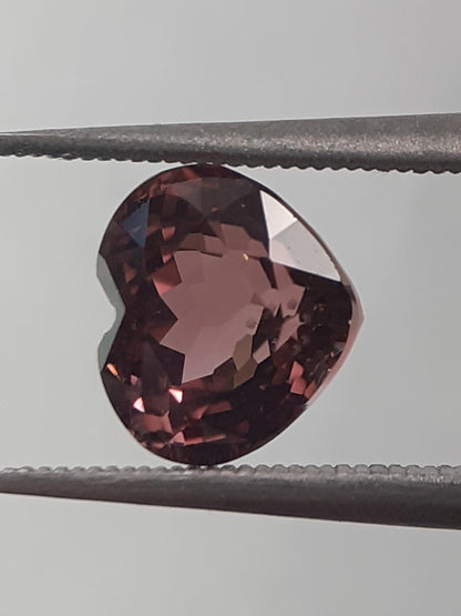 Natural Purplish pink Tourmaline - 1.74 ct - heart - unheated - certified by NGB - Natural Gems Belgium