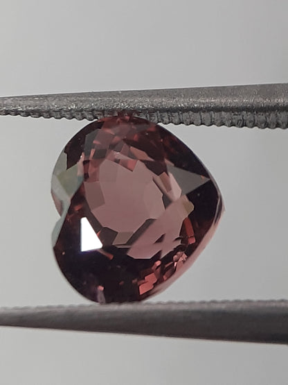 Natural Purplish pink Tourmaline - 1.74 ct - heart - unheated - certified by NGB - Natural Gems Belgium