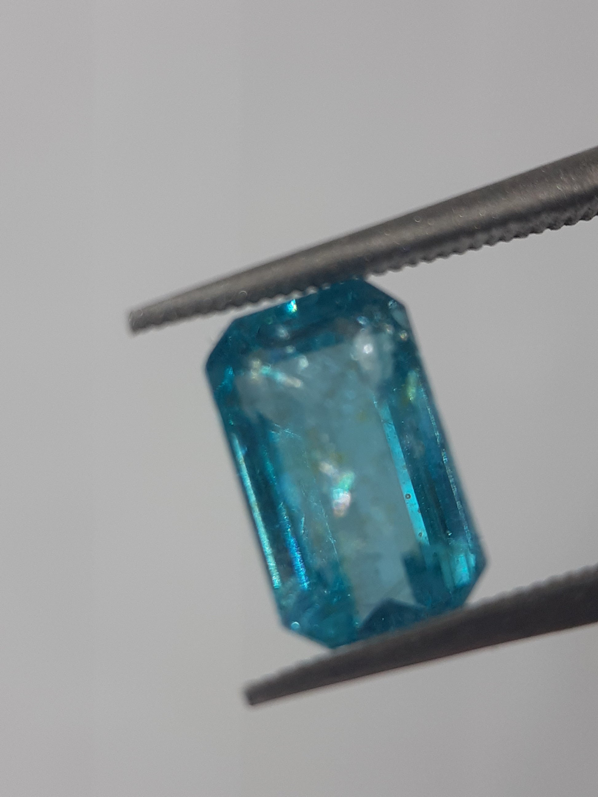 Natural greenish blue Apatite - 1.93 ct - octagon - unheated - certified by NGB - Natural Gems Belgium