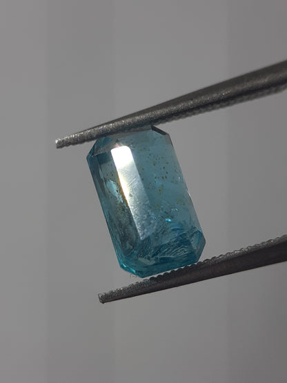 Natural greenish blue Apatite - 1.93 ct - octagon - unheated - certified by NGB - Natural Gems Belgium