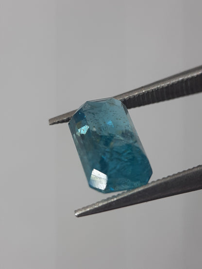 Natural greenish blue Apatite - 1.93 ct - octagon - unheated - certified by NGB - Natural Gems Belgium