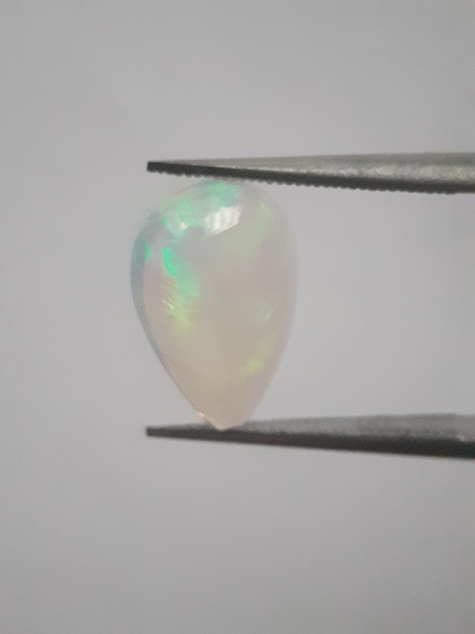 Natural Welo Opal - play of color - 1.49 ct - pear - unheated - certified by NGB - Natural Gems Belgium