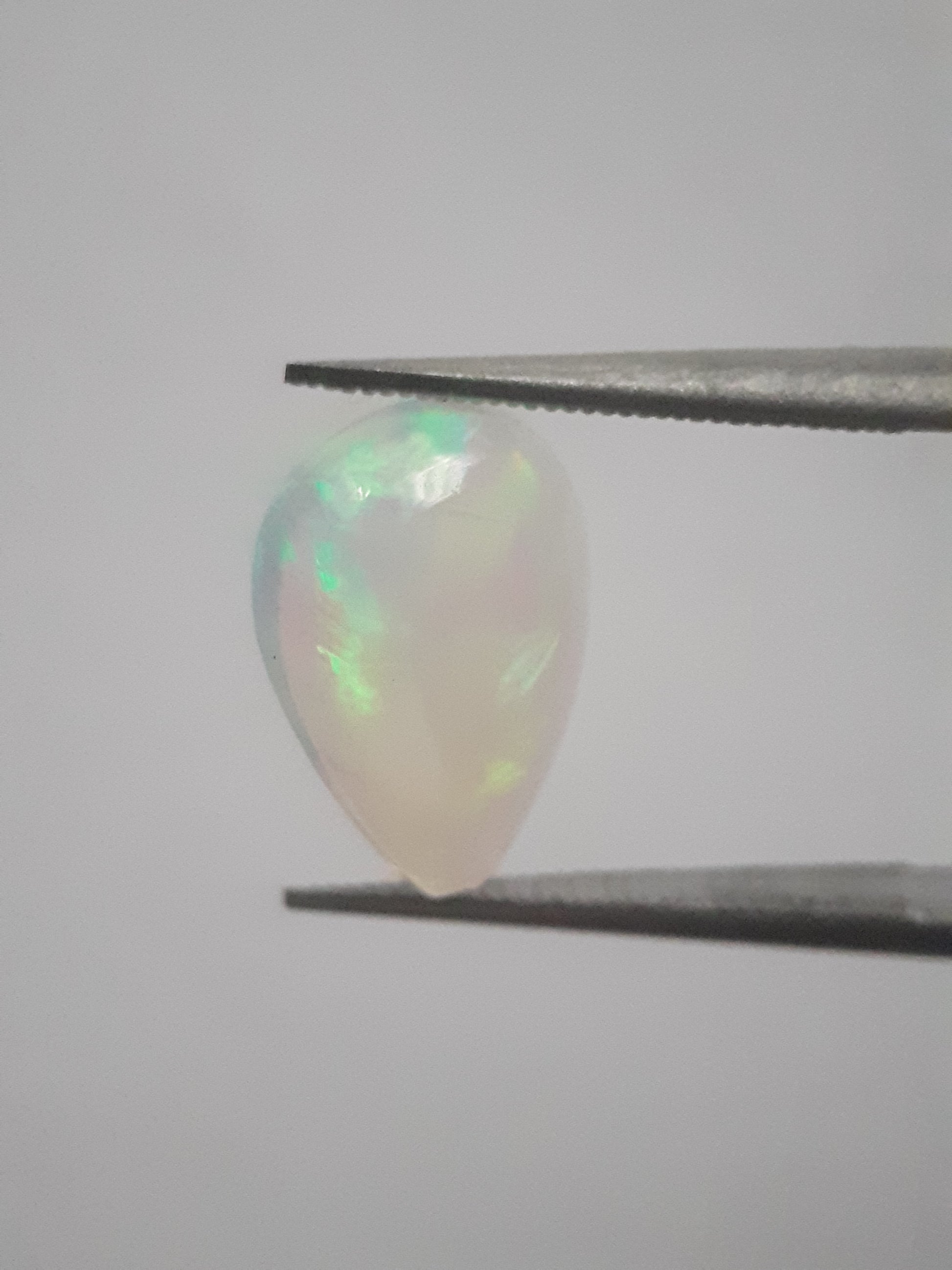 Natural Welo Opal - play of color - 1.49 ct - pear - unheated - certified by NGB - Natural Gems Belgium