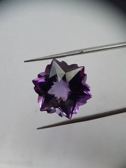 Natural medium to deep purple Amethyst - 19.14 ct - hexagon - unheated - certified by NGB - Natural Gems Belgium