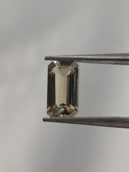 Natural Yellowish green Diaspore - 1.04 ct - Octagon - unheated - certified by NGB - Natural Gems Belgium