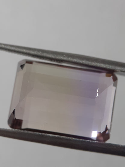 Natural light purple and purplish yellow Ametrine - 9.83 ct - octagon - unheated - Bolivia - certified by NGB - Natural Gems Belgium