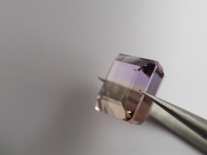 Natural purple and yellow Ametrine - 14.20 ct - AAA ++ grade - octagon - unheated - Bolivia - certified by NGB - Natural Gems Belgium