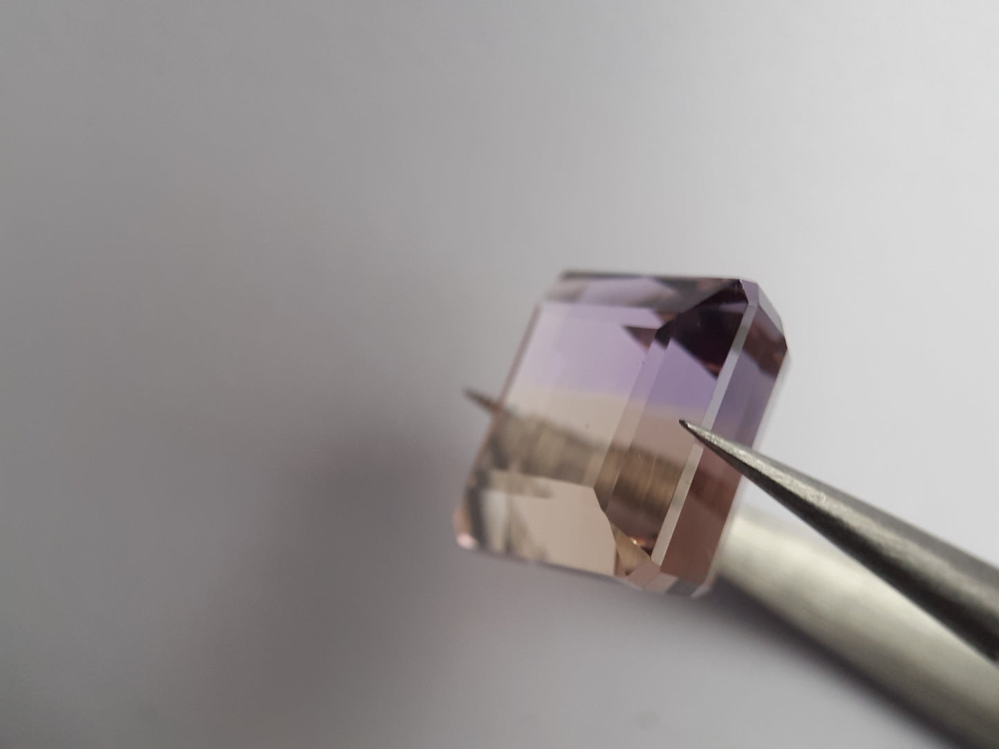 Natural purple and yellow Ametrine - 14.20 ct - AAA ++ grade - octagon - unheated - Bolivia - certified by NGB - Natural Gems Belgium