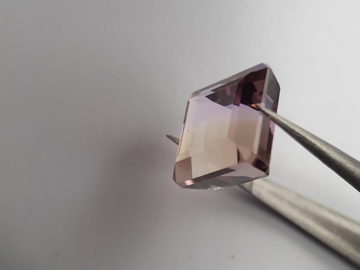 Natural purple and yellow Ametrine - 14.20 ct - AAA ++ grade - octagon - unheated - Bolivia - certified by NGB - Natural Gems Belgium